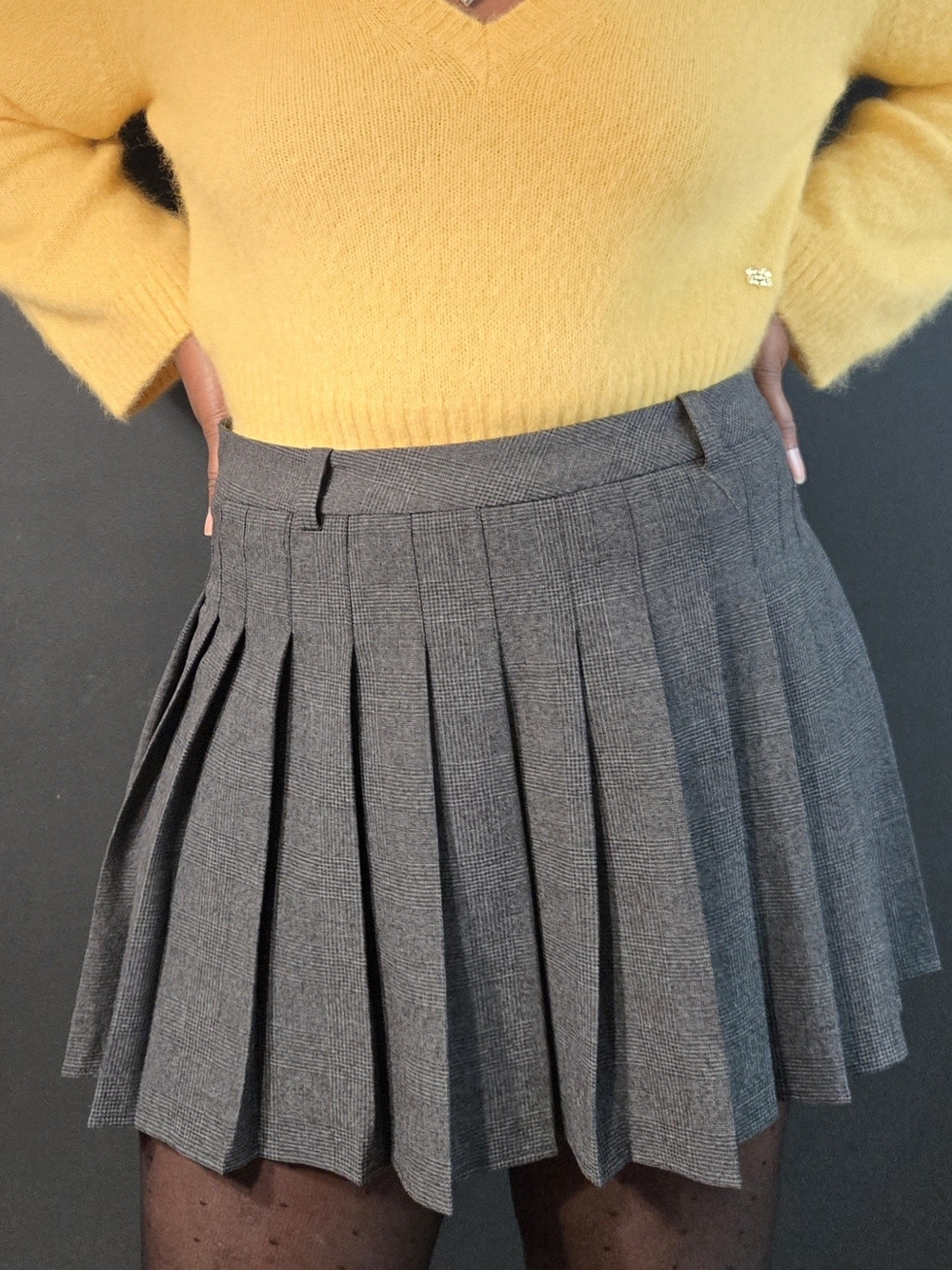 h&m | pleated mini skirt | plaid | uniform | grey | trend | size: us 18